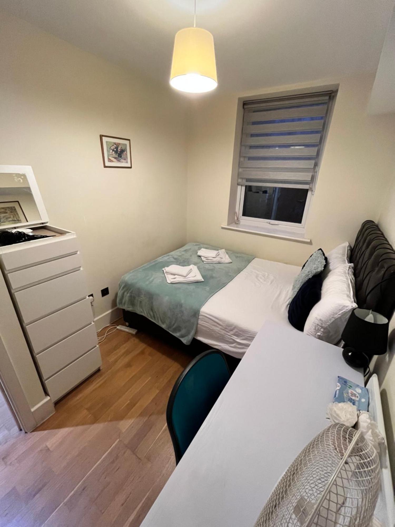 לונדון Metropolitan Coziness Private Bedrooms In Euston Station 161 מראה חיצוני תמונה