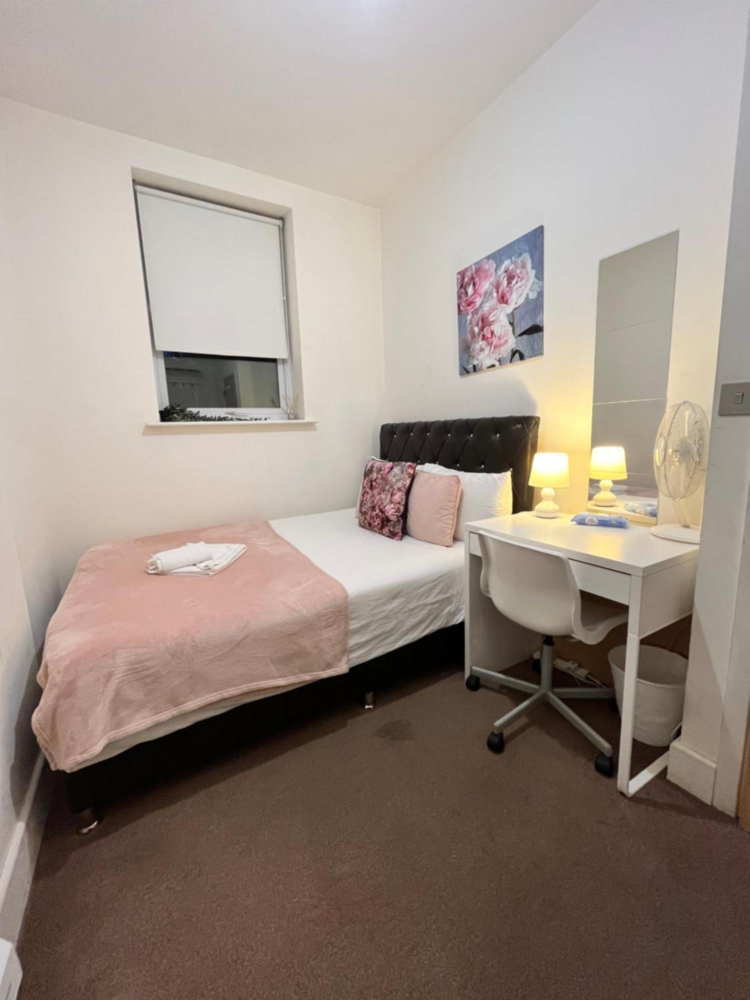 לונדון Metropolitan Coziness Private Bedrooms In Euston Station 161 מראה חיצוני תמונה
