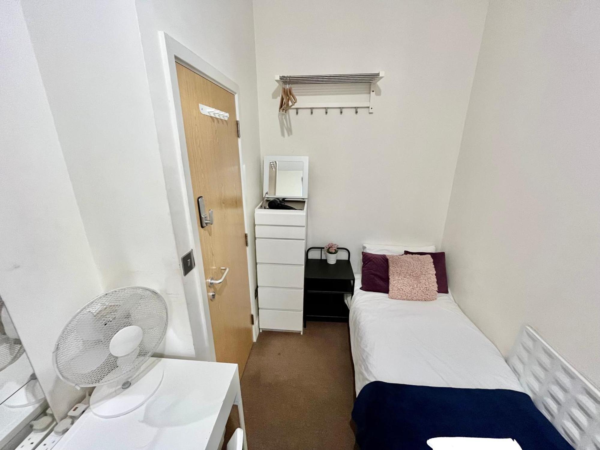 לונדון Metropolitan Coziness Private Bedrooms In Euston Station 161 מראה חיצוני תמונה