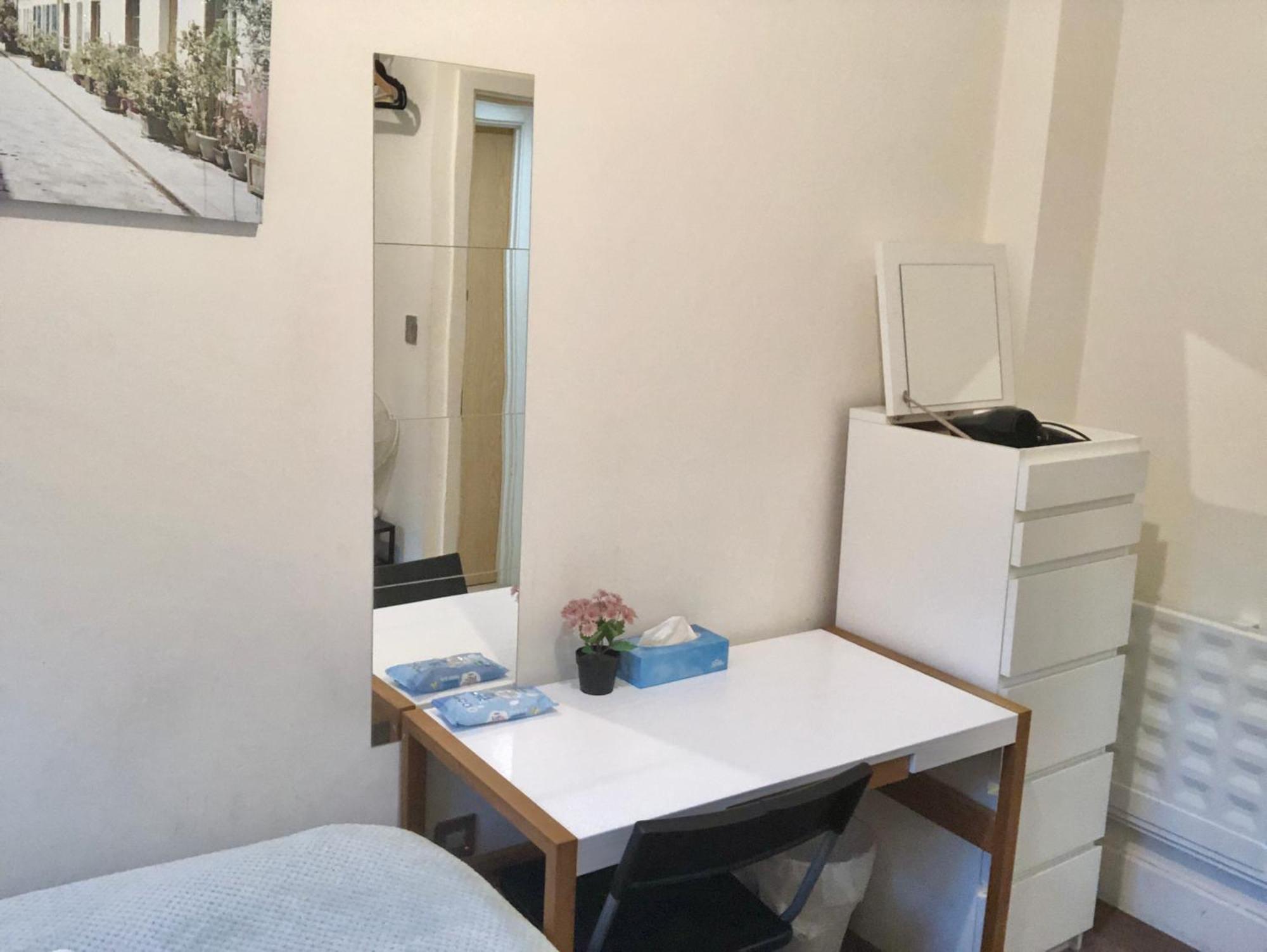 לונדון Metropolitan Coziness Private Bedrooms In Euston Station 161 מראה חיצוני תמונה