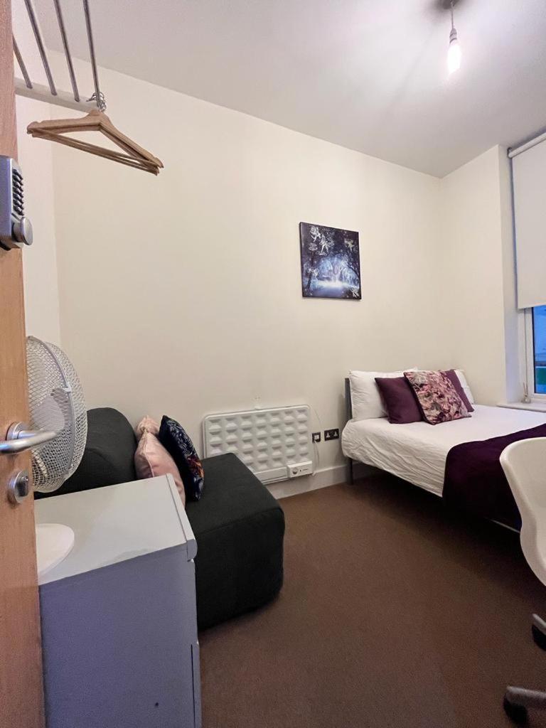 לונדון Metropolitan Coziness Private Bedrooms In Euston Station 161 מראה חיצוני תמונה