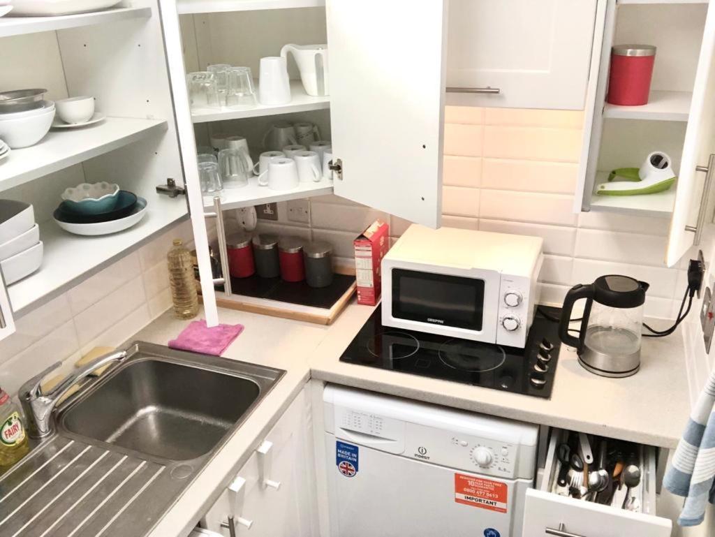 לונדון Metropolitan Coziness Private Bedrooms In Euston Station 161 מראה חיצוני תמונה