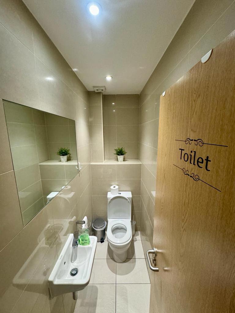 לונדון Metropolitan Coziness Private Bedrooms In Euston Station 161 מראה חיצוני תמונה